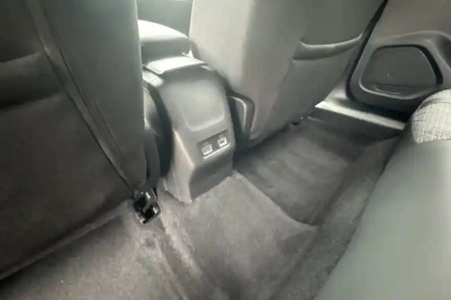 Peugeot 2008 hybrid 136 e-dcs6 — photo 27