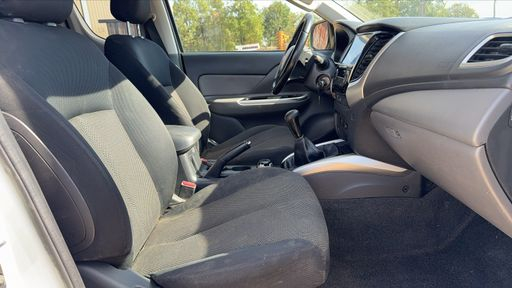 Mitsubishi L200 2.4 DI-D 181 4WD - Intense Connect – 2018 – 165157 km – Diesel – Boîte Manuelle — photo 18