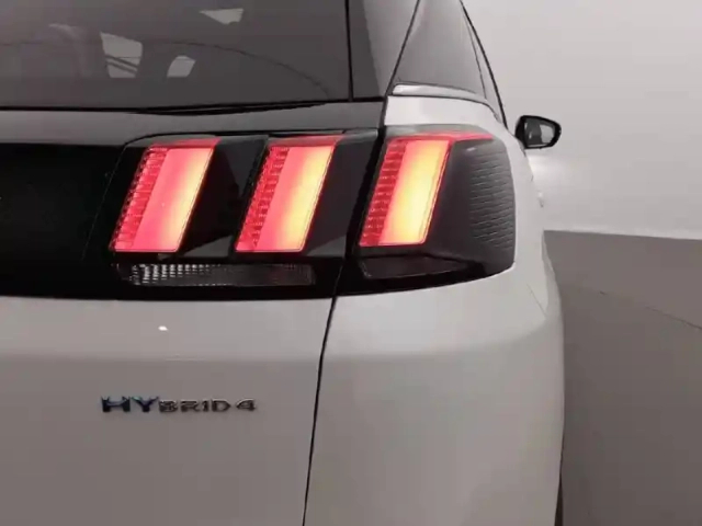 Peugeot 3008 hybrid4 300 e-eat8 — photo 55