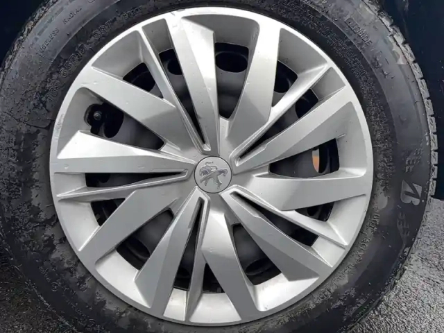 Peugeot 208 puretech 75 s&amp;s bvm5 — photo 19