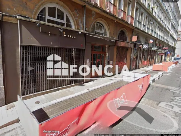 Local commercial 145 m²