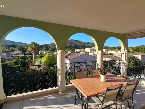 Dans résidence sécurisée avec ascenseur Appartement T3 avec terrasse 15m² et avec place de parking