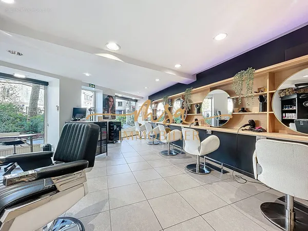 A vendre = murs commerciaux = emplacement qualitatif = place henri iv