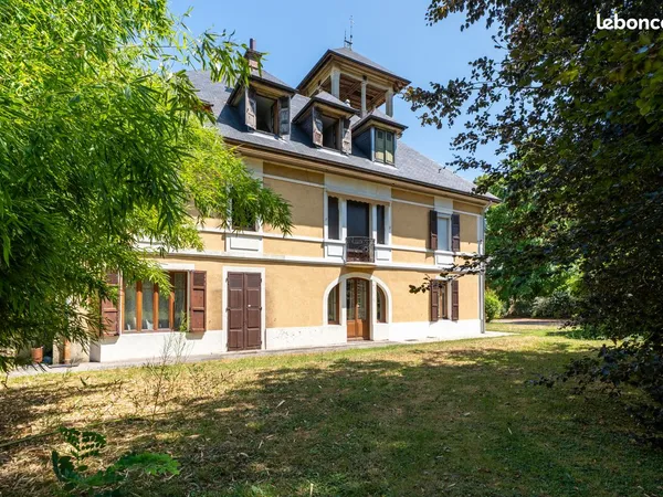 Propriété en viager 8 pièces 236 m²