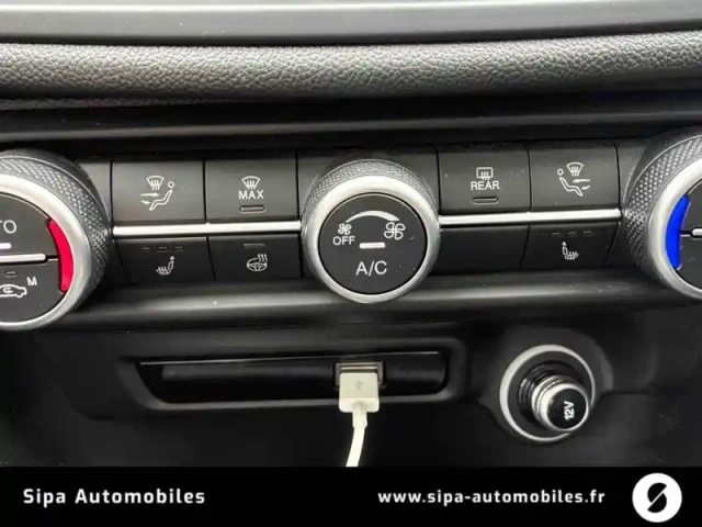 Alfa Romeo Giulia 2.2 160 ch at8 — photo 20