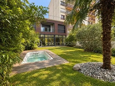 Maison 11 pièces 324 m²
