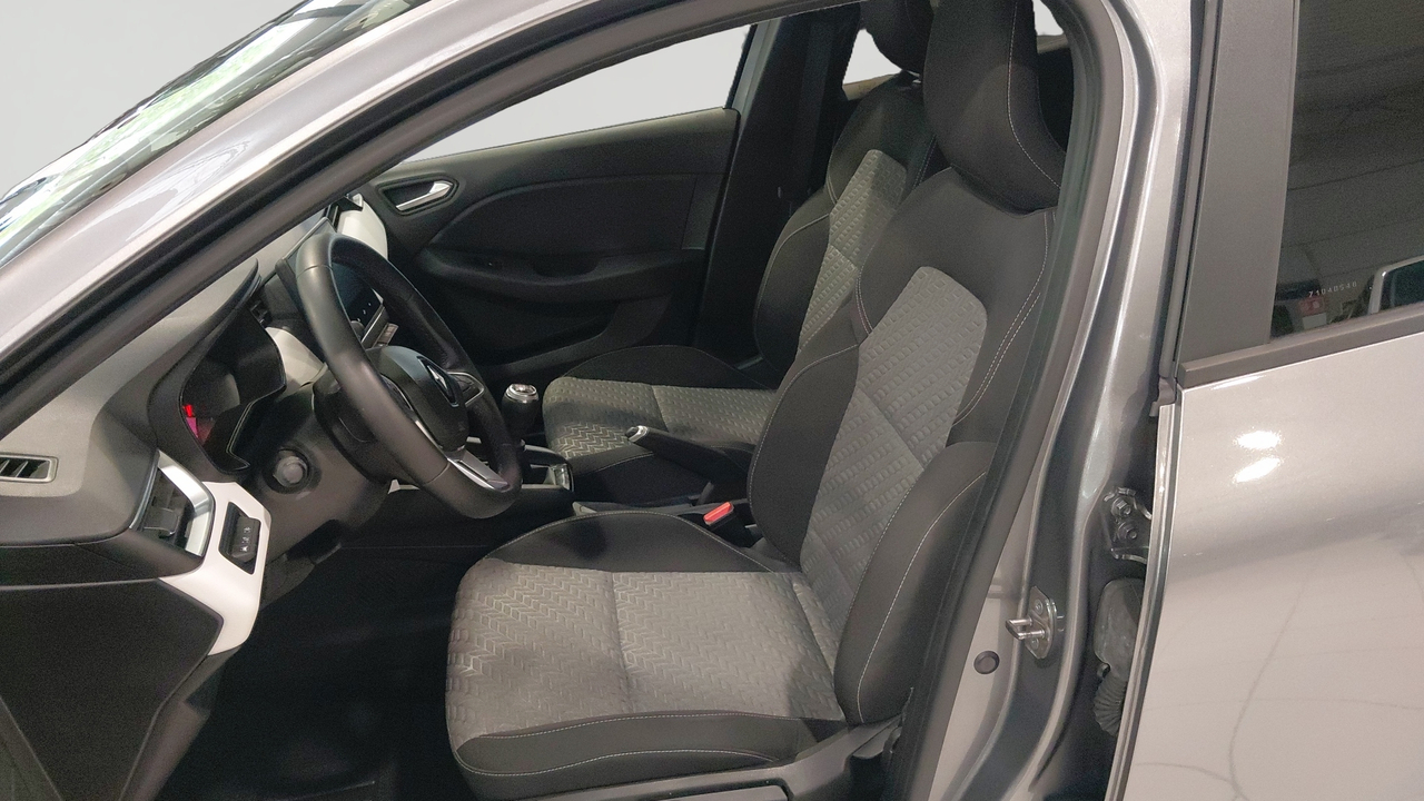 Renault Clio TCe 90 — photo 11