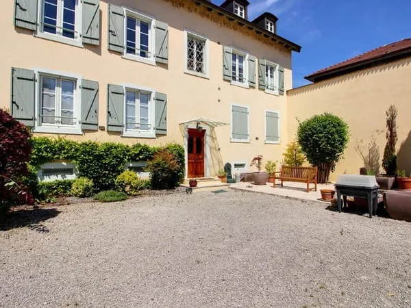 AUDINCOURT- ELEGANTE MAISON BOURGEOISE DE13 PIECES