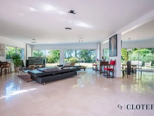 Maison 6 pièces 292 m²