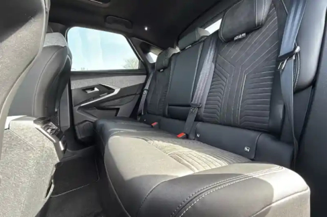 Peugeot 3008 electrique 230 ch grande autonomie 97 kwh — photo 21