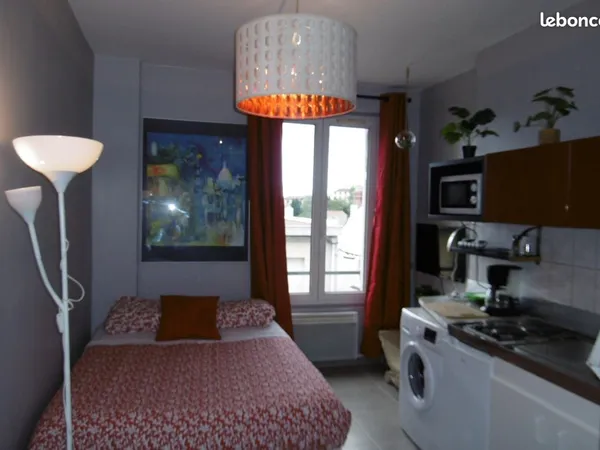 Studio bien équipé avec vue