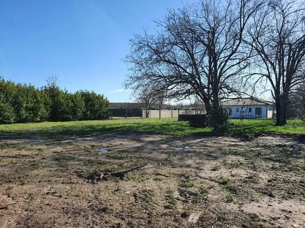 Ambares-et-Lagrave terrain de 1001 M²