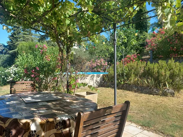 A VENDFE FLAYOSC Maison de plain-pied 100 m² Piscine Garage sur 2650 m² de terrain