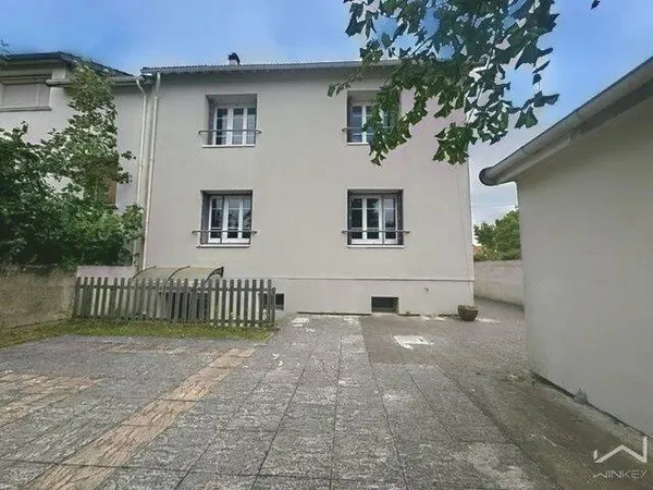 Maison 8 pièces 233 m²