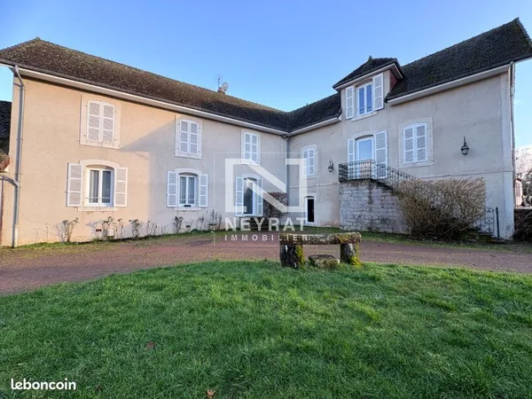 Maison 8 pièces 305 m²