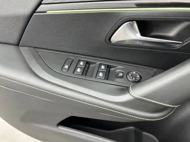 Peugeot 2008 puretech 130 s&amp;s bvm6 — photo 15