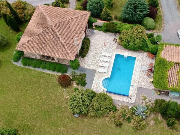Villa avec belle vue, piscine, garage, jardin 2622 m2 a Aigne