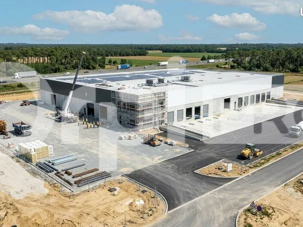 Local d'activité 1 500 m²