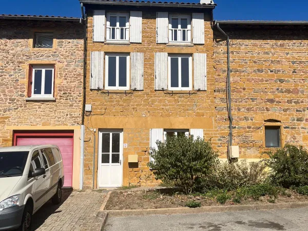 MAISON DE VILLAGE AVEC TERRAIN ATTENANT