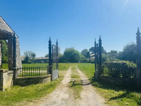 Saint-Vivien de Médoc, maison de maitre, propriété de 19ha