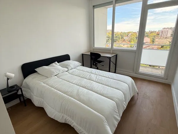 Chambre meublée 11 m² avec BALCON PRIVATIF Lyon 8e (Tout inclus)