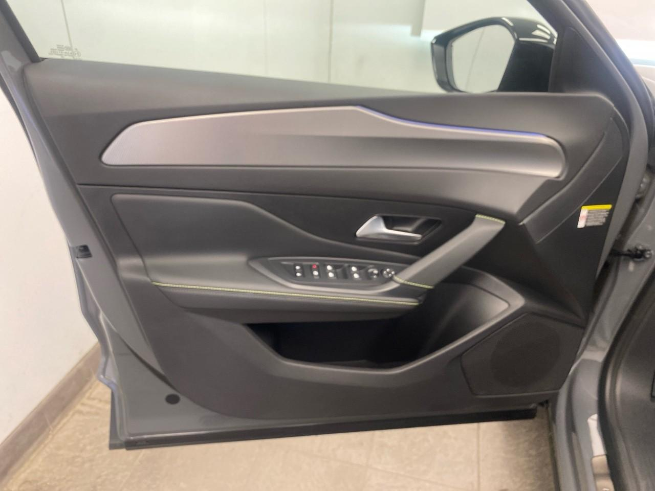 Peugeot 408 hybrid 145 e-dcs6 gt — photo 18