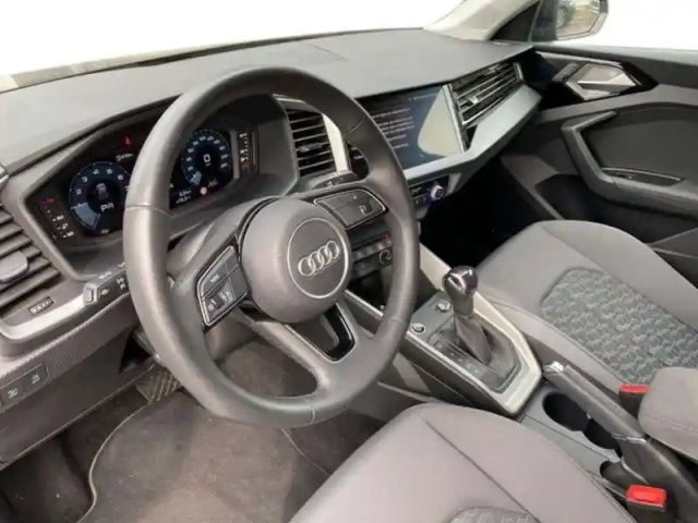 Audi A1 25 tfsi 95 ch s tronic 7 design — photo 9