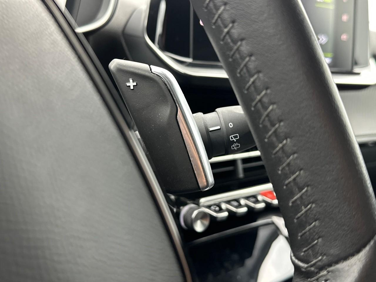 Peugeot 2008 puretech 130 s&s eat8 allure pack — photo 20