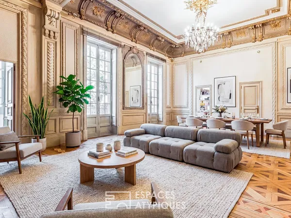 Appartement à réhabiliter avec terrasse et parking quartier Chalets / Saint-Sernin