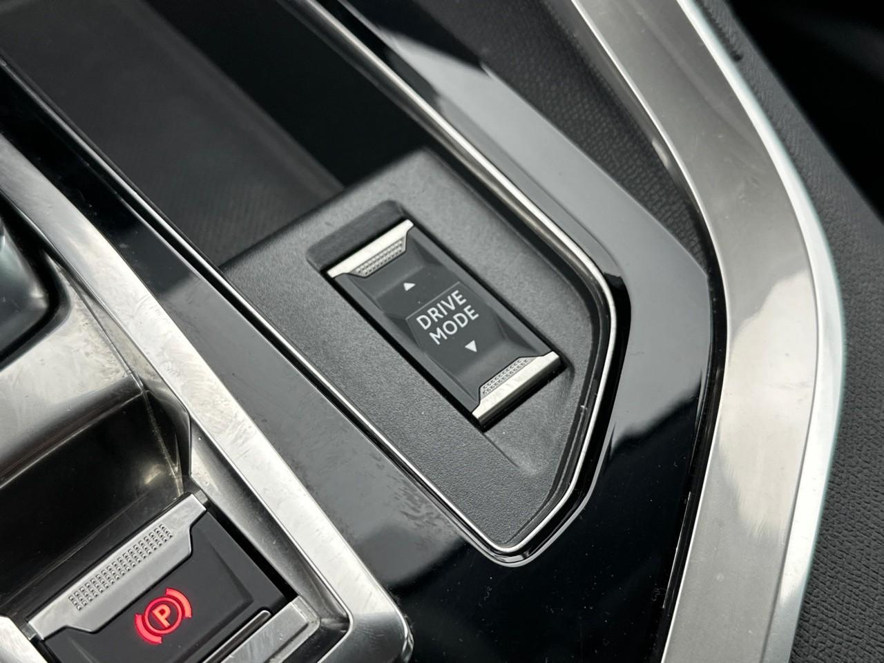 Peugeot 3008 hybrid 225 e-eat8 allure pack — photo 31