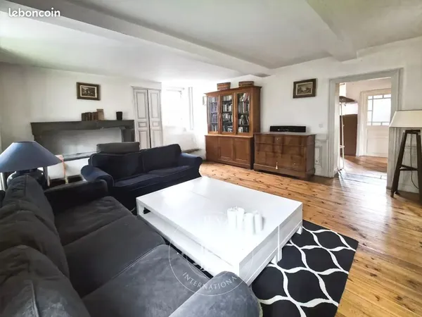 Maison 10 pièces 240 m²