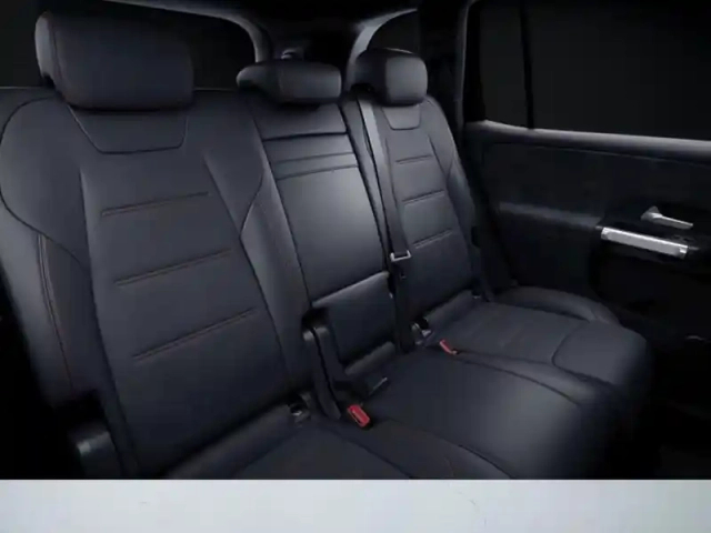 Mercedes Glb 200 d amg line — photo 25