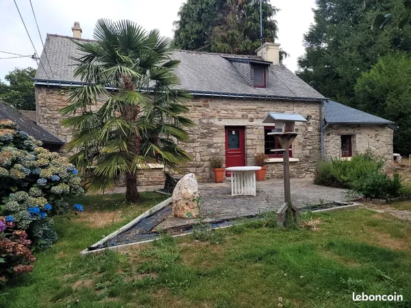 Maison en pierre de caractère- terrain 1730m2- garage, carport et jardin