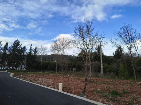 Terrain à bâtir de 300 m² à LE LUC (83)