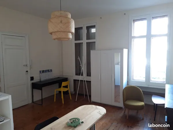 Studio entièrement meublé 30m2, barrière Saint Genès (Talence)