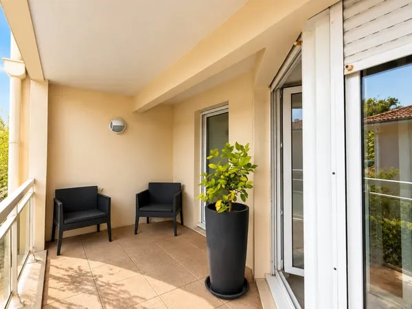 Biarritz, grand T3 traversant avec balcon plein sud, parking