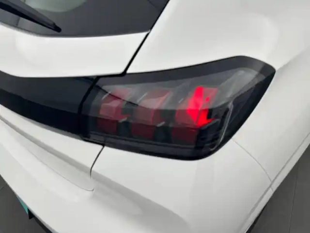 Peugeot 208 puretech 75 s&amp;s bvm5 — photo 39