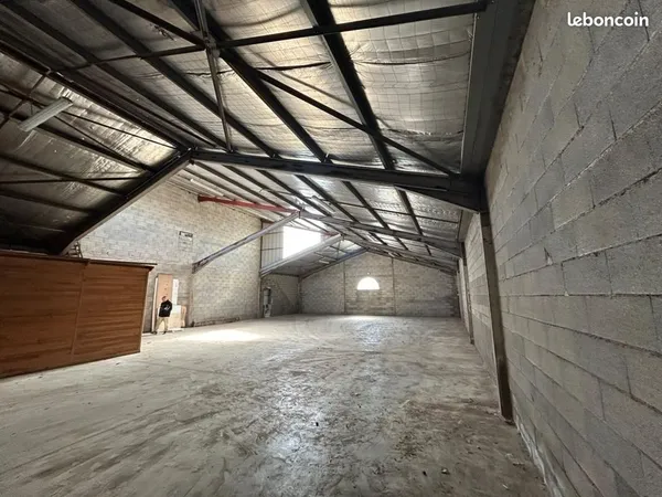 Local bureaux 460 m²