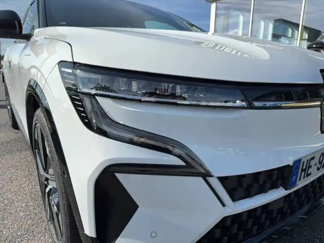 Renault Megane e-tech 220 ch autonomie confort gsr2 — photo 12