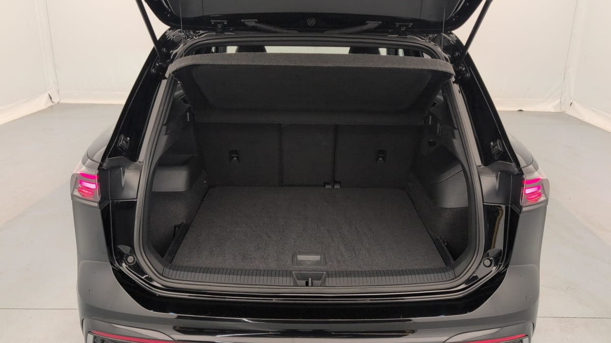 Volkswagen Tiguan — photo 11