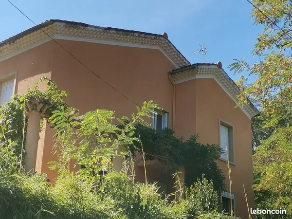 Propriété 7 pièces sur terrain 1600 m2 et piscine