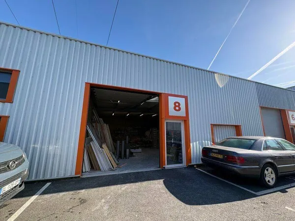 Local d'activité 152 m²
