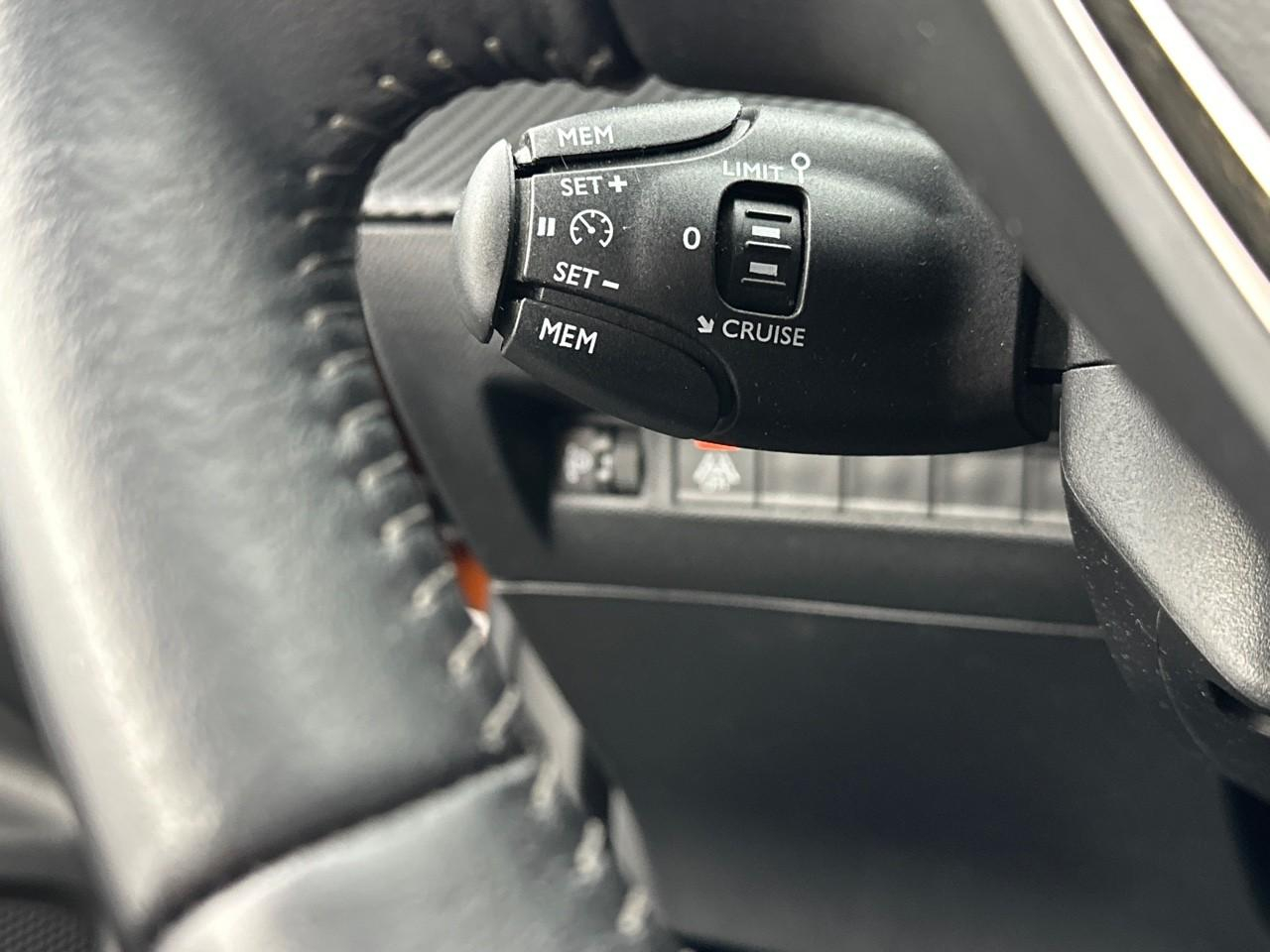 Peugeot 2008 1.2 puretech 130ch s&s allure pack — photo 17