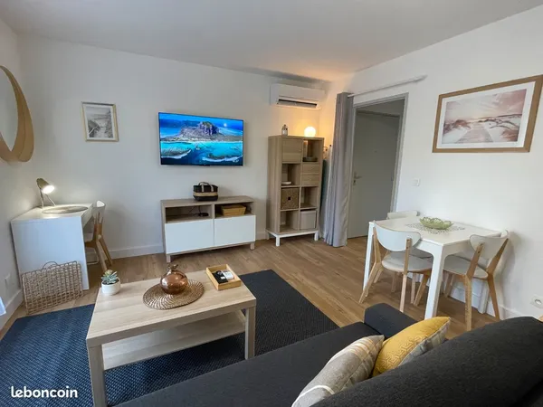 Particulier loue T2 37 m² refait à neuf entièrement meublé - Grande terrasse - Parking - Clim - Bail