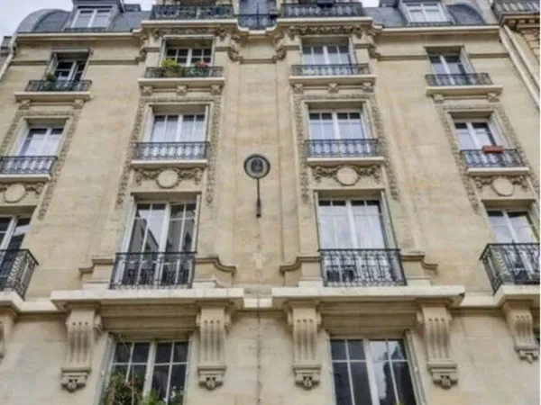 LOFT DE CARACTÈRE - 60 m² + 25 m² DE COUR PRIVATIVE ARBORÉE PARIS 17