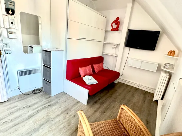 Paris 16e - Dernier étage - 11,61 m² au sol - Balcon - Jasmin / Ranelagh