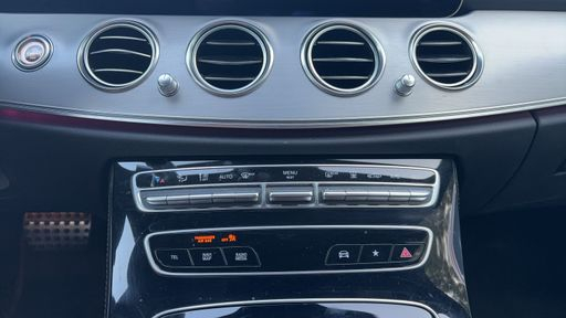 Mercedes Classe E 300 de 306 EQ Power  9G-Tronic - AMG Line – 2022 – 149879 km – Hybride rechargeable – Boîte Automatique — photo 4