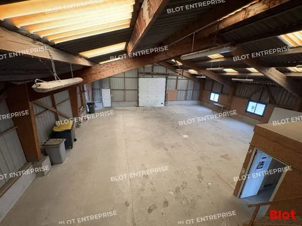 Entrepôt 442 m²
