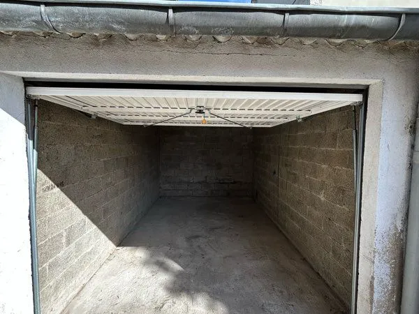Garage / Box fermé sécurisé - Besançon La Butte - 11 m²