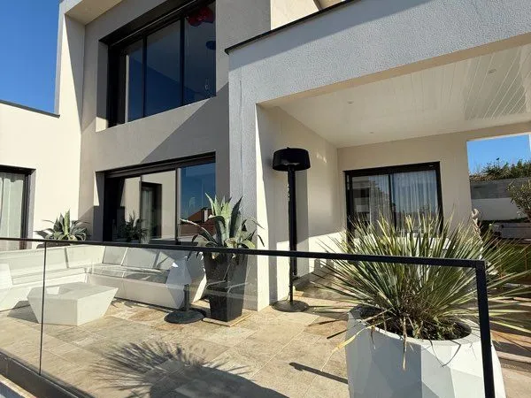 Villa contemporaine 205 m² - Piscine, jacuzzi, cinéma - Aubière